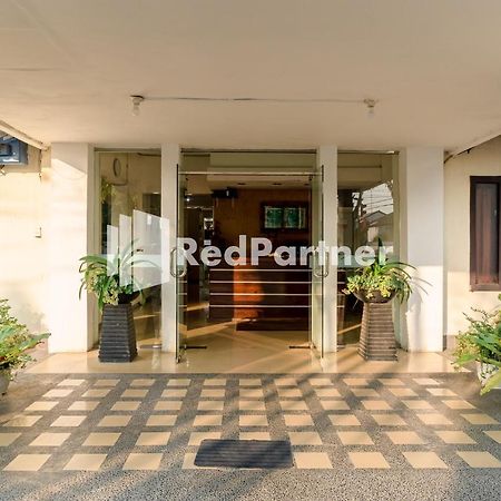 Cherry Pink Hotel Medan Mitra Reddoorz Kültér fotó