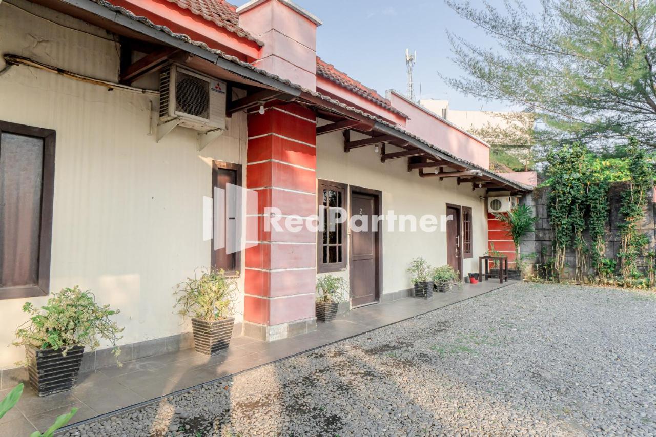 Cherry Pink Hotel Medan Mitra Reddoorz Kültér fotó