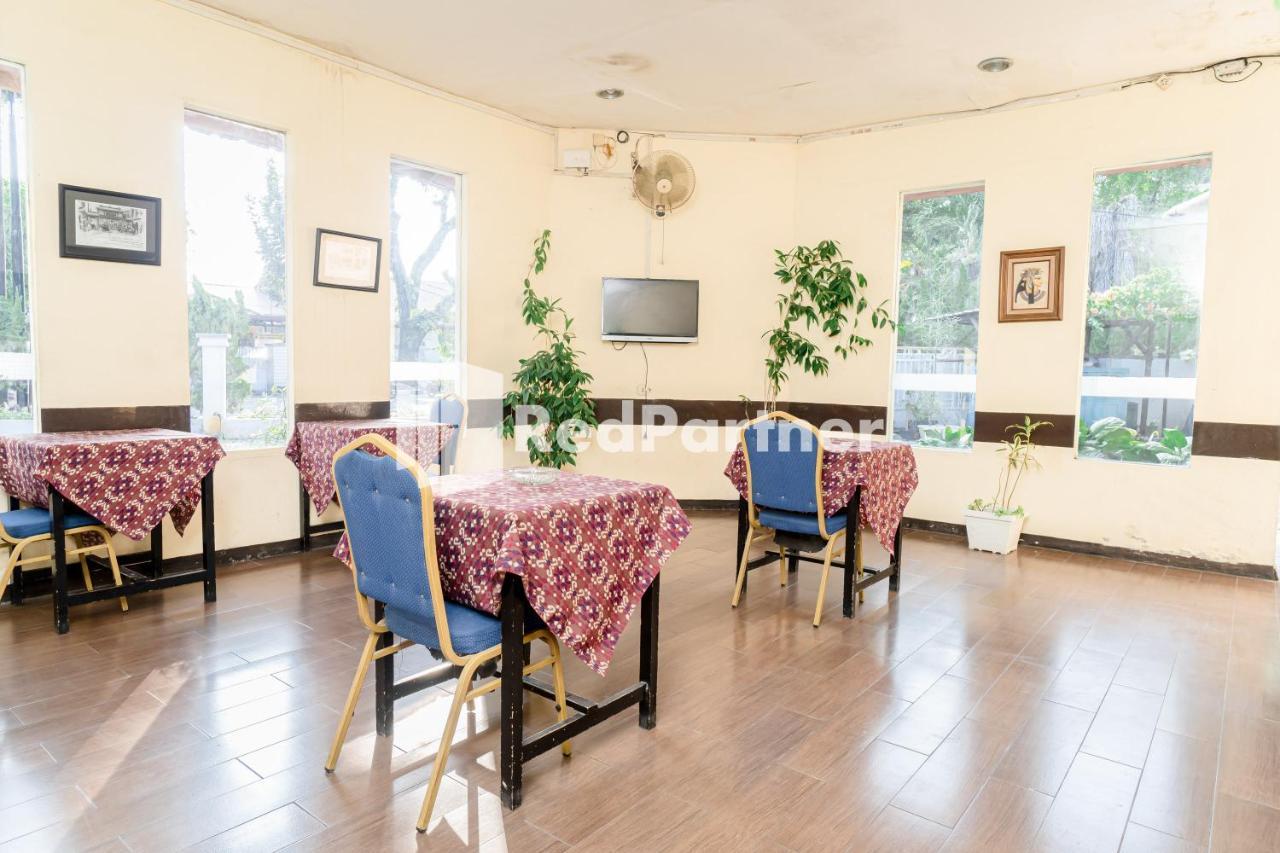 Cherry Pink Hotel Medan Mitra Reddoorz Kültér fotó