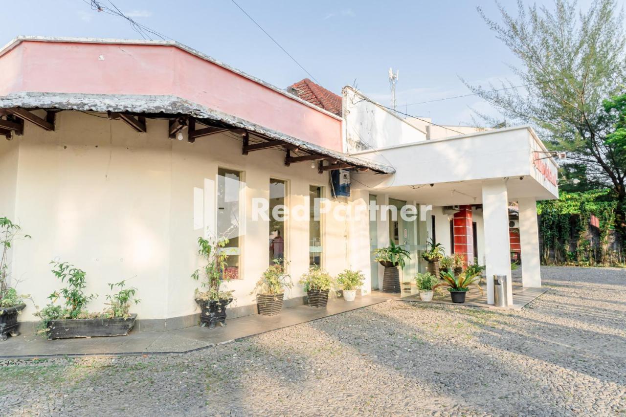 Cherry Pink Hotel Medan Mitra Reddoorz Kültér fotó