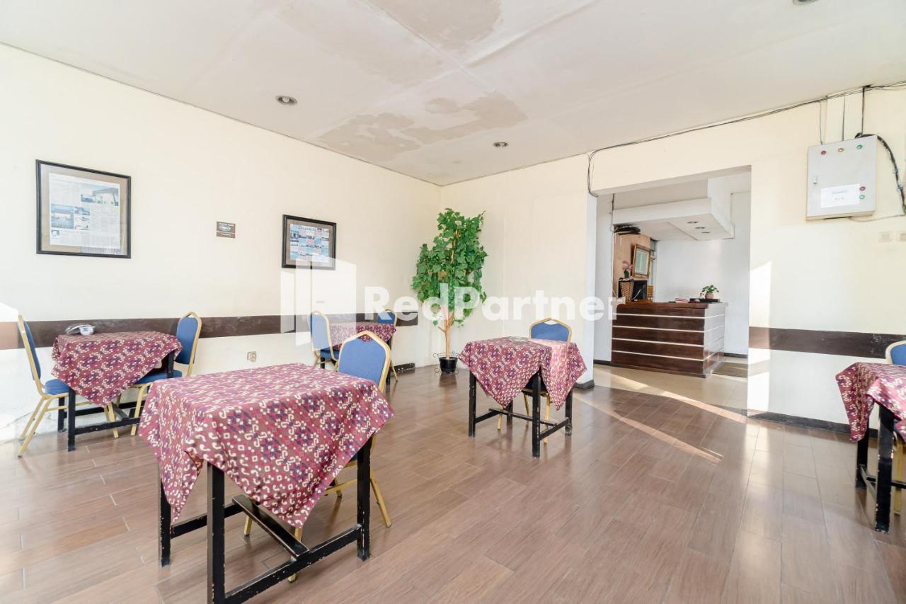 Cherry Pink Hotel Medan Mitra Reddoorz Kültér fotó