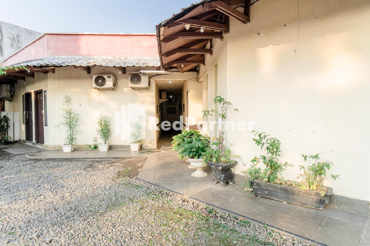 Cherry Pink Hotel Medan Mitra Reddoorz Kültér fotó