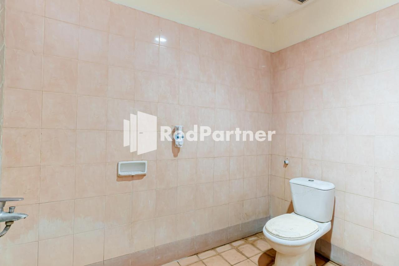Cherry Pink Hotel Medan Mitra Reddoorz Kültér fotó
