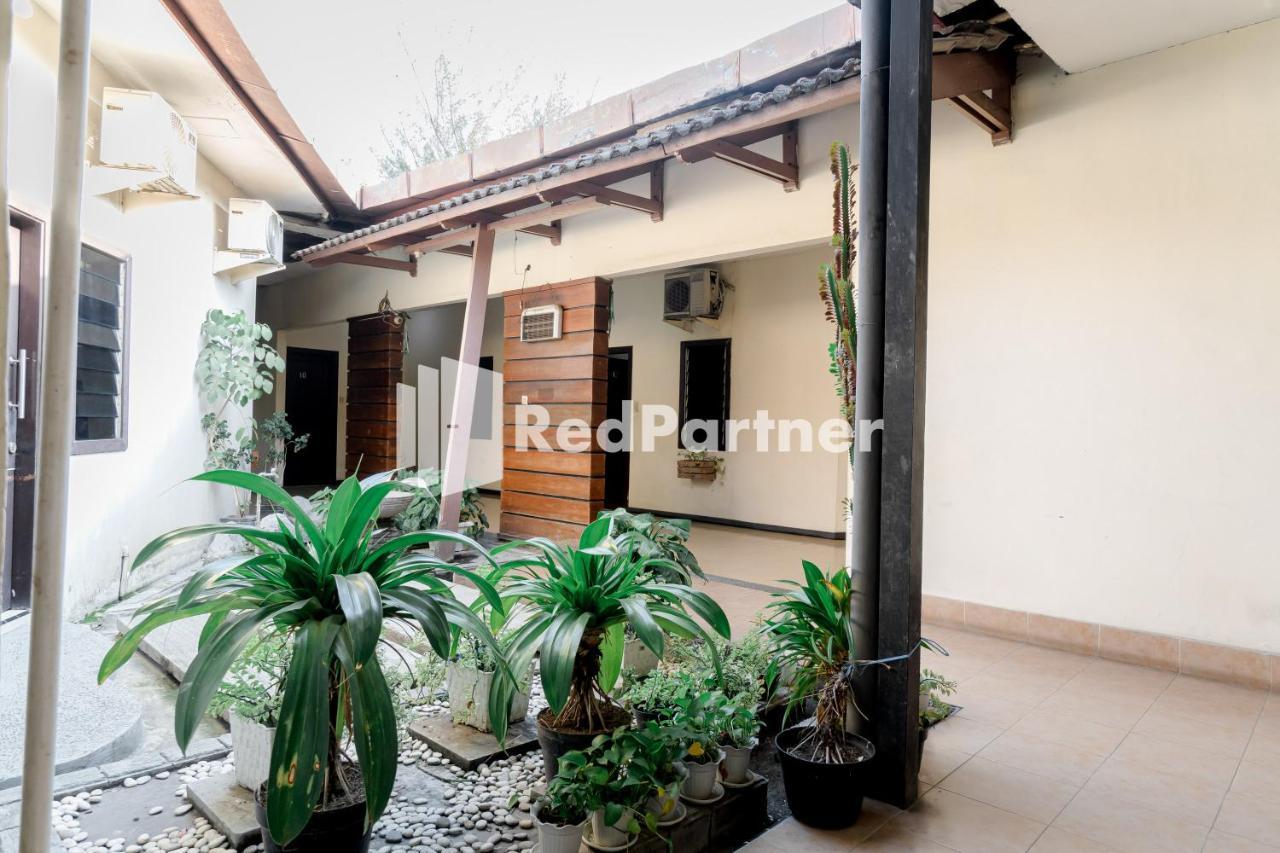 Cherry Pink Hotel Medan Mitra Reddoorz Kültér fotó