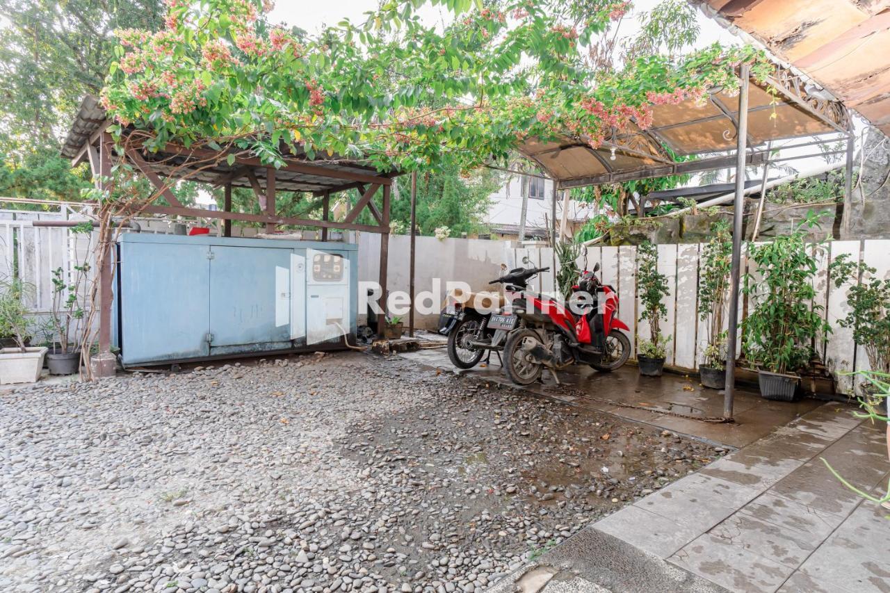 Cherry Pink Hotel Medan Mitra Reddoorz Kültér fotó