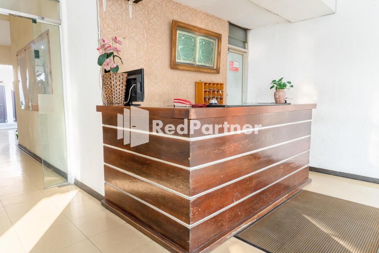 Cherry Pink Hotel Medan Mitra Reddoorz Kültér fotó
