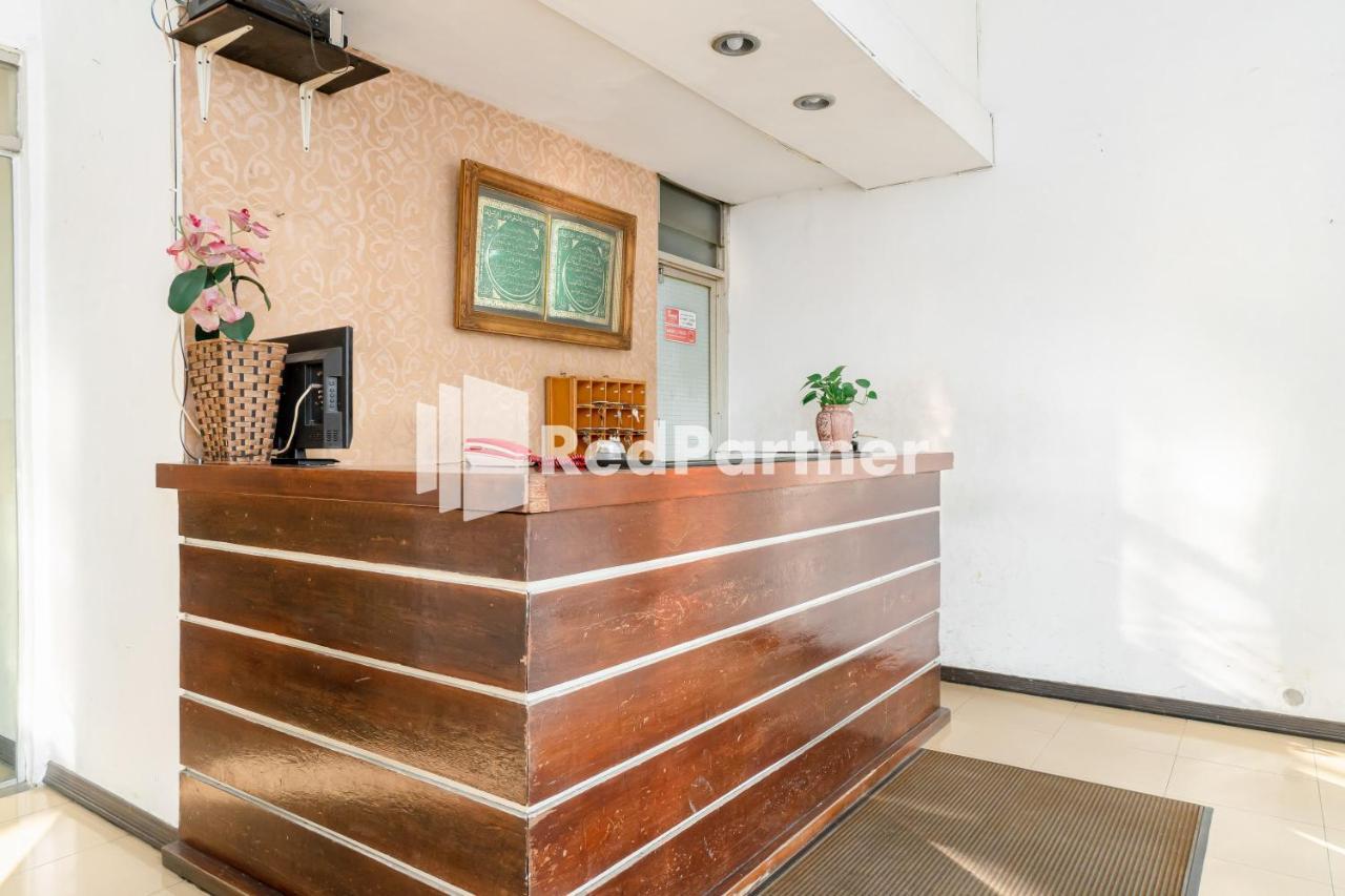 Cherry Pink Hotel Medan Mitra Reddoorz Kültér fotó